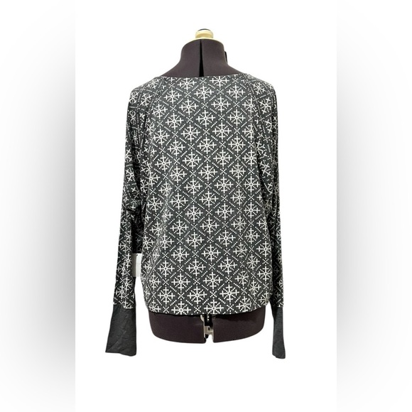 Love by GAP Gray/White Snowflake Patterned Pajama Top Size S - Picture 5 of 10